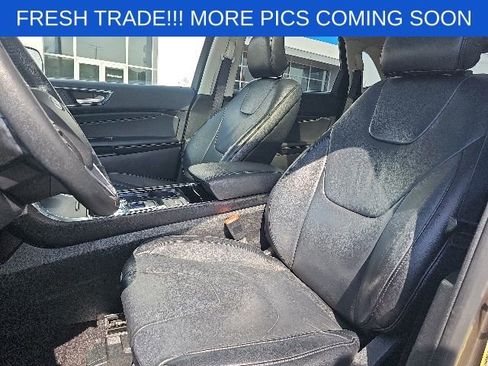 Used 2019 Ford Edge Titanium FWD image 7