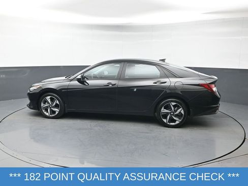 Used 2023 Hyundai Elantra SEL w/ Convenience Package FWD image 4