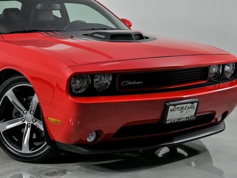 Used 2014 Dodge Challenger R/T image 3