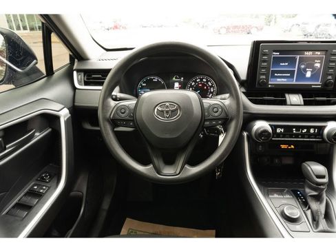 Used 2022 Toyota RAV4 LE image 20