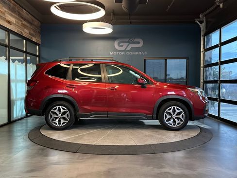 Used 2021 Subaru Forester Premium AWD/4WD image 2