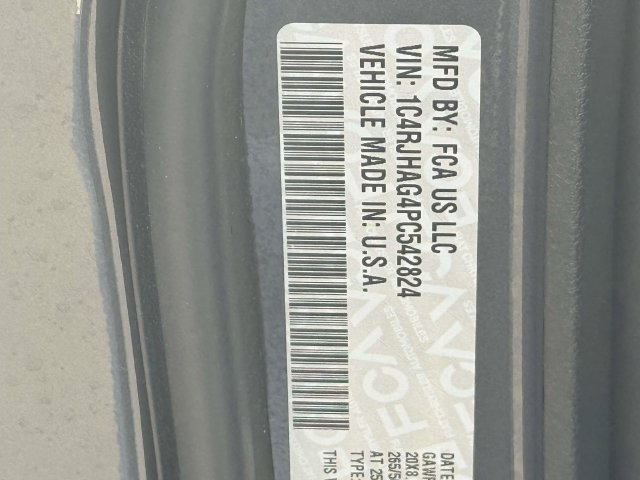 Used 2023 Jeep Grand Cherokee Altitude AWD/4WD image 23