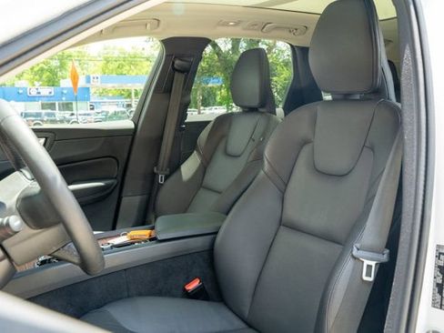 Used 2024 Volvo XC60 B5 Plus w/ Protection Package Premier AWD/4WD image 19