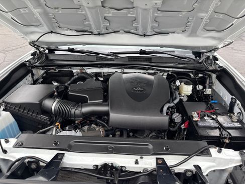 Used 2020 Toyota Tacoma SR AWD/4WD image 13