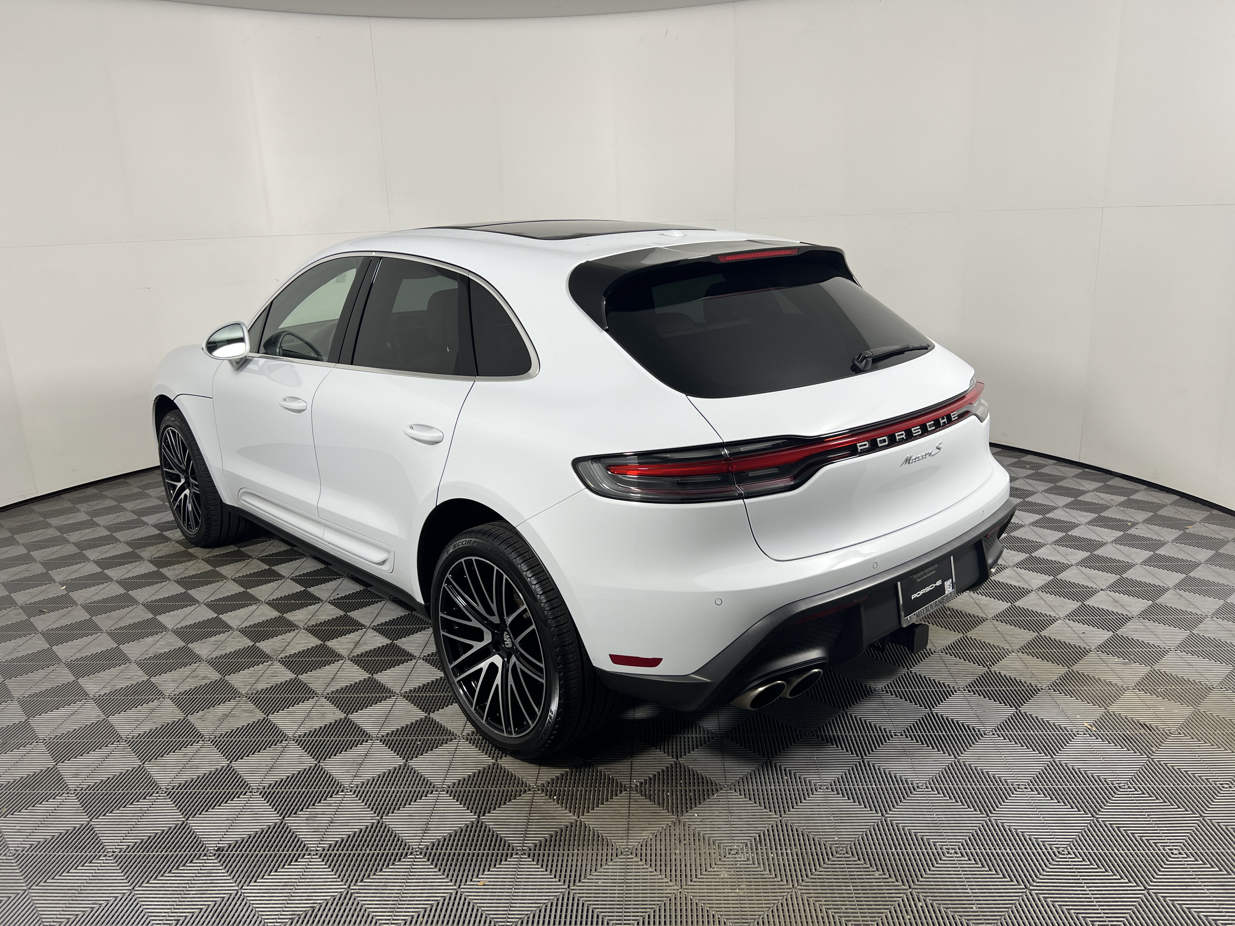 Certified 2026 Porsche Macan S AWD/4WD image 3