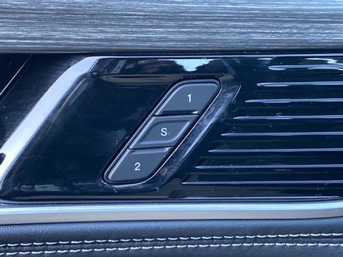 Certified 2024 Jeep Wagoneer Series II image 32