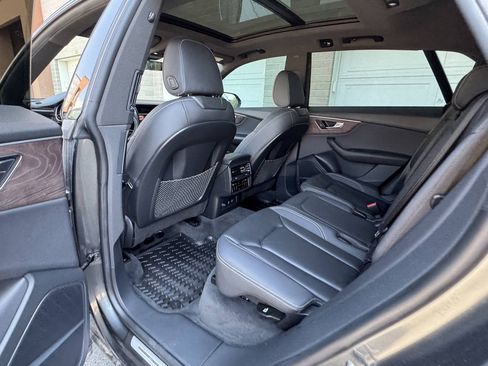 Used 2019 Audi Q8 Premium Plus w/ Premium Plus AWD/4WD image 26