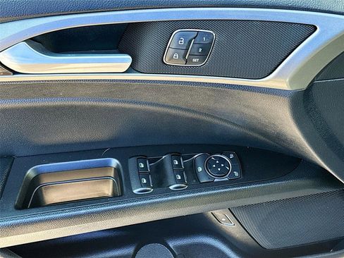 Used 2019 Ford Fusion SEL image 18