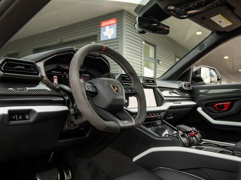 Used 2025 Lamborghini Urus SE image 24