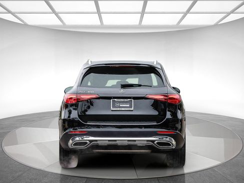 Certified 2025 Mercedes-Benz GLC 300 image 3