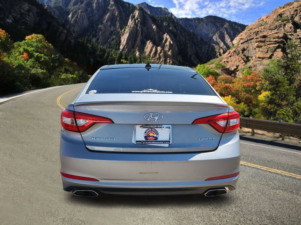 Used 2016 Hyundai Sonata Limited w/ Option Group 04 FWD image 4