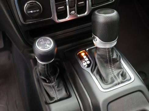 Used 2024 Jeep Wrangler Unlimited Sahara image 24