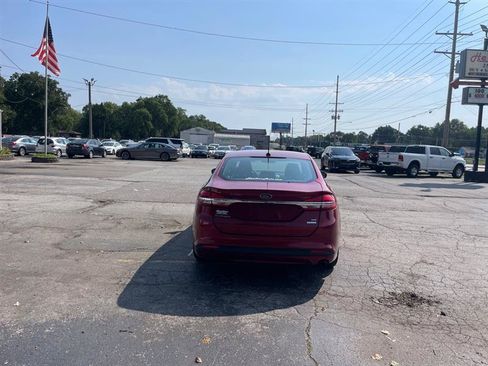 Used 2017 Ford Fusion SE w/ Fusion SE Technology Package FWD image 6