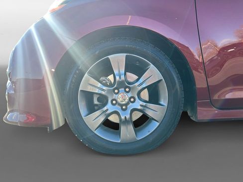 Used 2015 Toyota Sienna SE image 15