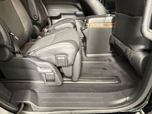 Used 2025 Toyota Sienna Platinum image 47