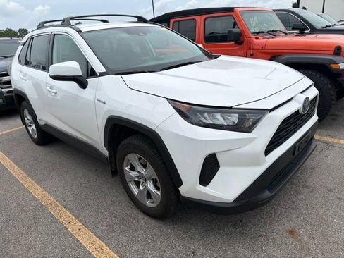 Used 2020 Toyota RAV4 LE w/ Carpet Mat Package AWD/4WD image 2