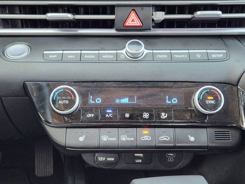 Used 2024 Hyundai Elantra SEL w/ Convenience Package FWD image 18