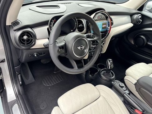 Used 2024 MINI Cooper 2-Door Hardtop image 4