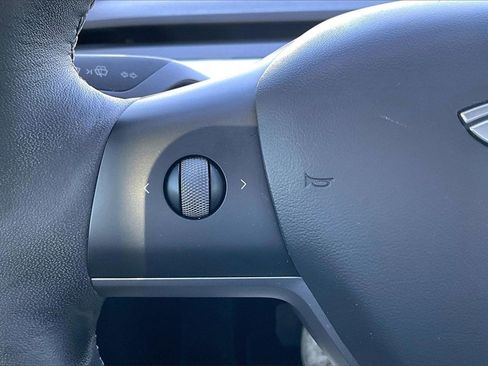 Used 2022 Tesla Model Y Long Range image 20