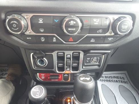 Certified 2025 Jeep Wrangler Willys image 22