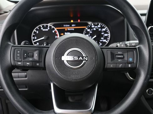 Used 2023 Nissan Rogue SV image 12