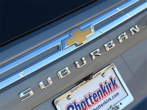 Used 2021 Chevrolet Suburban LT image 11