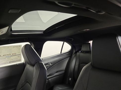 New 2026 Lexus UX 300h AWD image 32