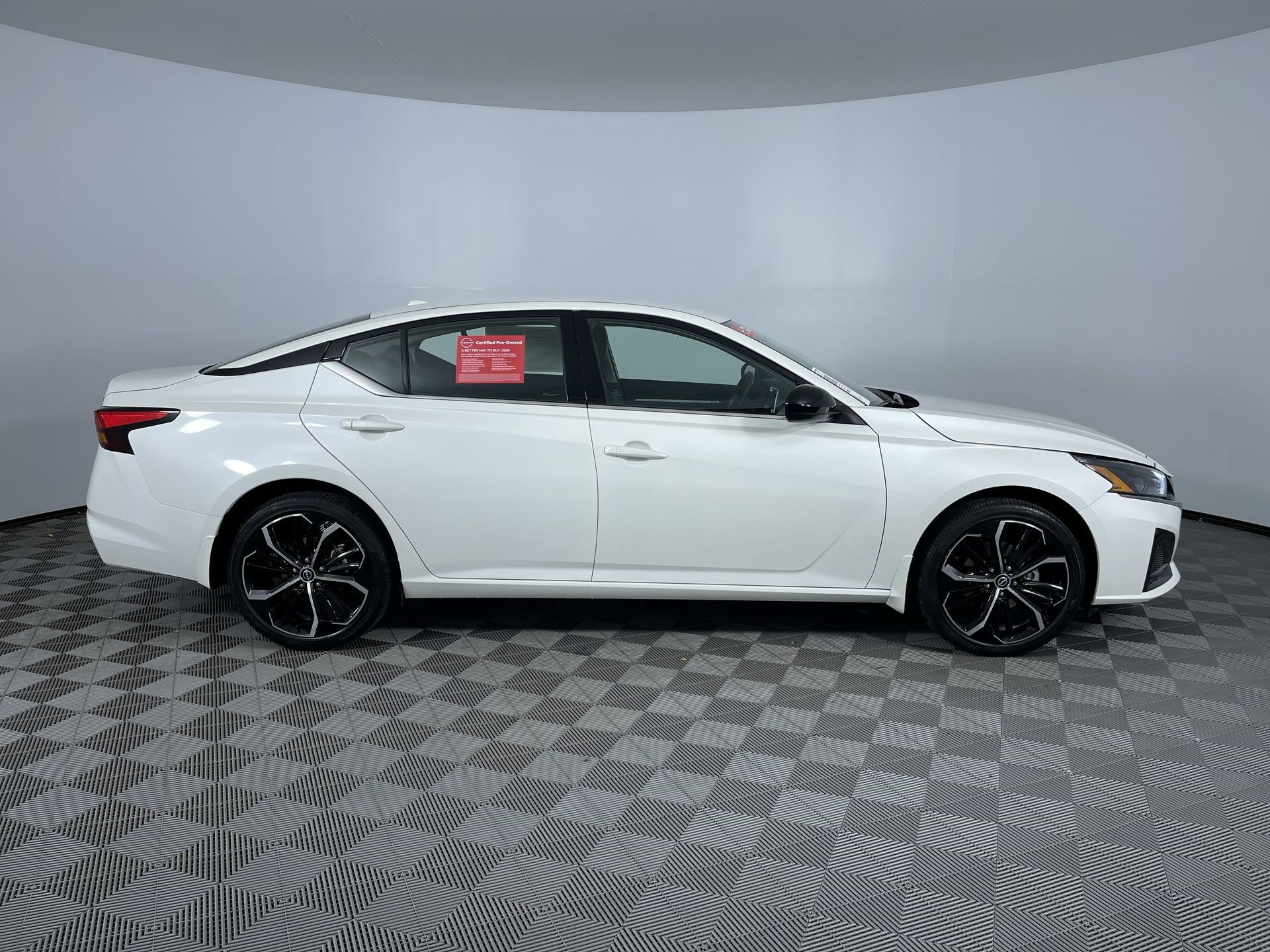Certified 2025 Nissan Altima 2.5 SR AWD/4WD image 10