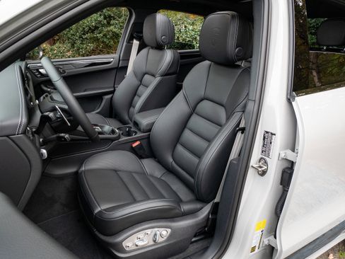 New 2026 Porsche Macan Turbo image 5