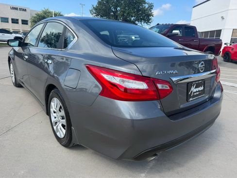 Used 2017 Nissan Altima 2.5 S w/ Power Driver Seat Package FWD image 2