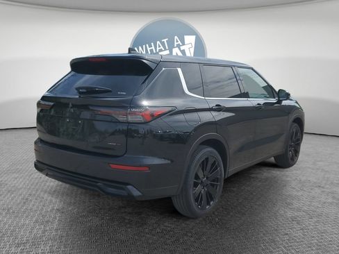 New 2026 Mitsubishi Outlander LE AWD/4WD image 3