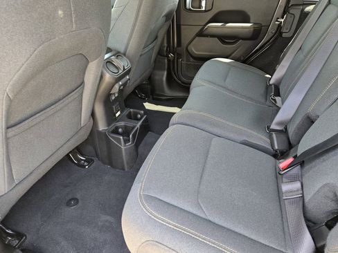 Used 2025 Jeep Wrangler Sahara AWD/4WD image 30