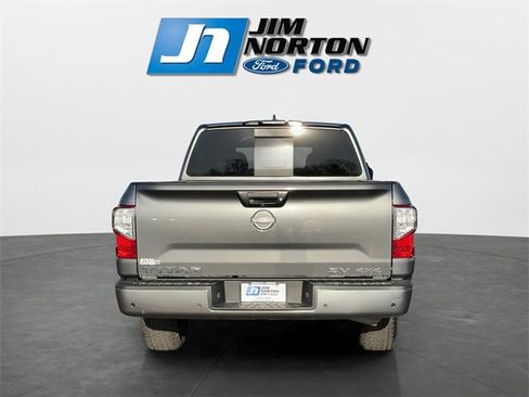Used 2023 Nissan Titan SV image 4