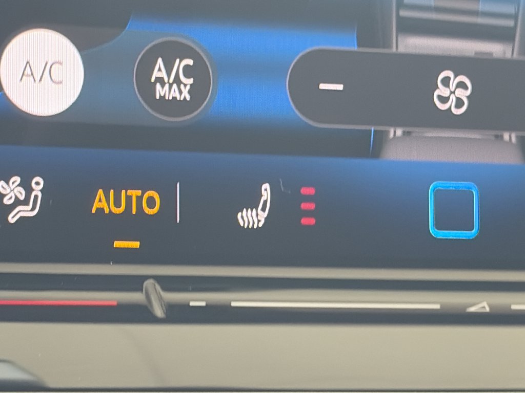 Certified 2025 Volkswagen Tiguan SE R-Line FWD image 24