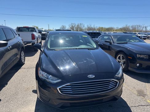 Used 2020 Ford Fusion SE image 5