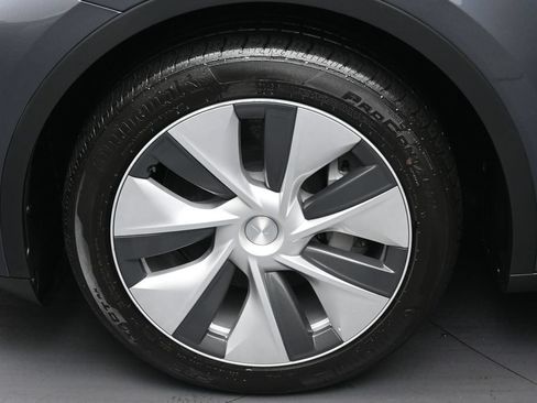 Used 2023 Tesla Model Y Long Range AWD/4WD image 37