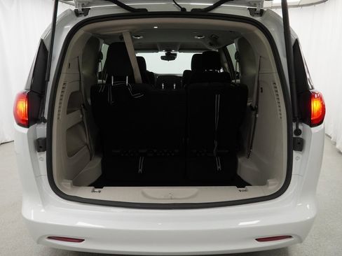 Used 2023 Chrysler Voyager LX image 38