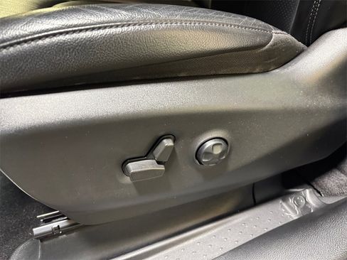 Used 2022 Chrysler Pacifica Touring-L w/ Uconnect Theater Family Group image 13