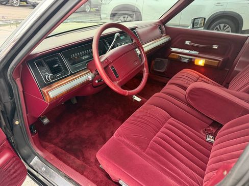 Used 1991 Ford LTD Crown Victoria RWD image 9