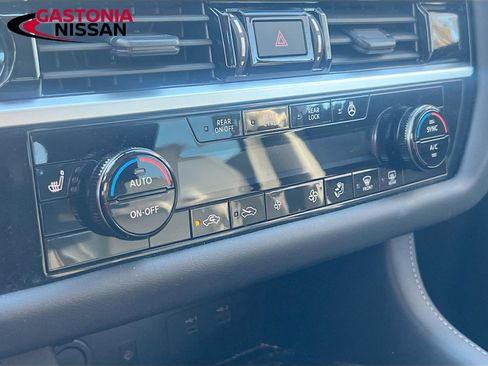 Used 2024 Nissan Pathfinder SL image 21