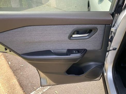 Used 2023 Nissan Rogue SV FWD image 10