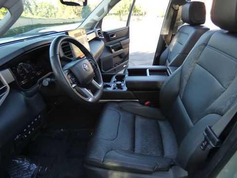 Used 2024 Toyota Tundra Limited image 58