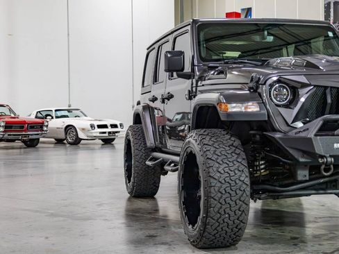 Used 2019 Jeep Wrangler Unlimited Sahara AWD/4WD image 28