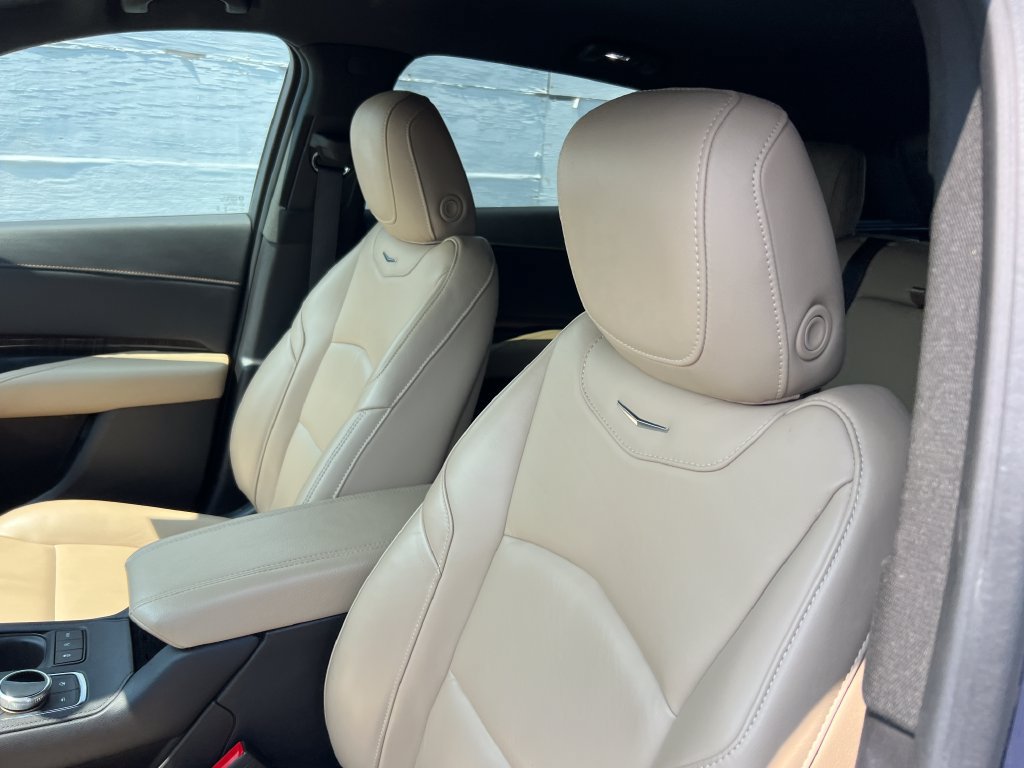 Used 2025 Cadillac XT4 Premium Luxury FWD image 10
