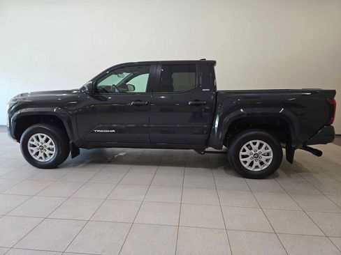 Certified 2025 Toyota Tacoma SR5 w/ SR5 Upgrade Package AWD/4WD image 3