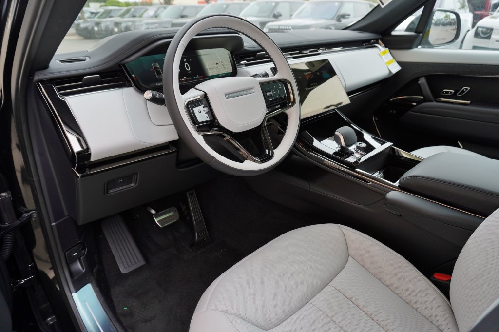 Certified 2026 Land Rover Range Rover Sport Dynamic SE AWD/4WD image 12