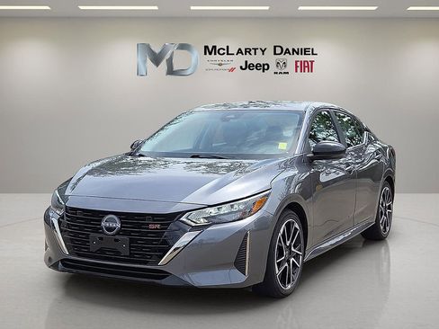 Used 2025 Nissan Sentra SR FWD image 2