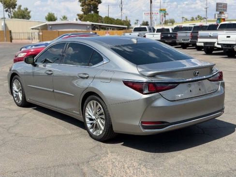 Used 2020 Lexus ES 300h w/ Accessory Package FWD image 5