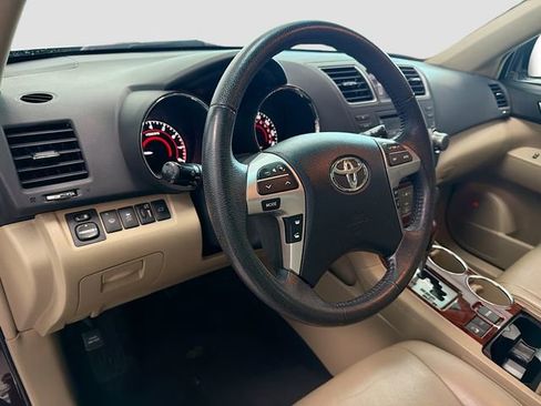 Used 2012 Toyota Highlander Limited w/ Tow Pkg image 7