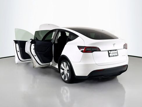 Used 2020 Tesla Model Y Long Range image 37